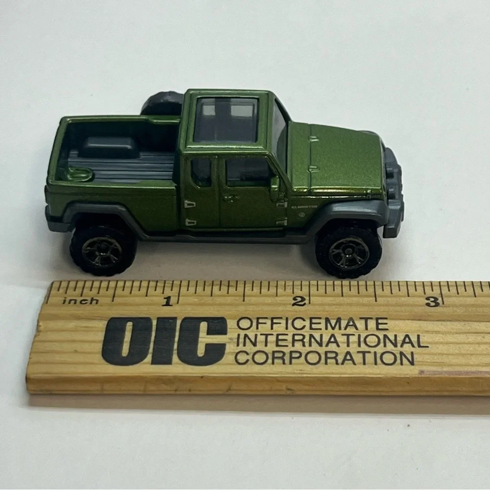 matchbox ‘17 jeep gladiator die cast toy truck mix explorers series‎ green
